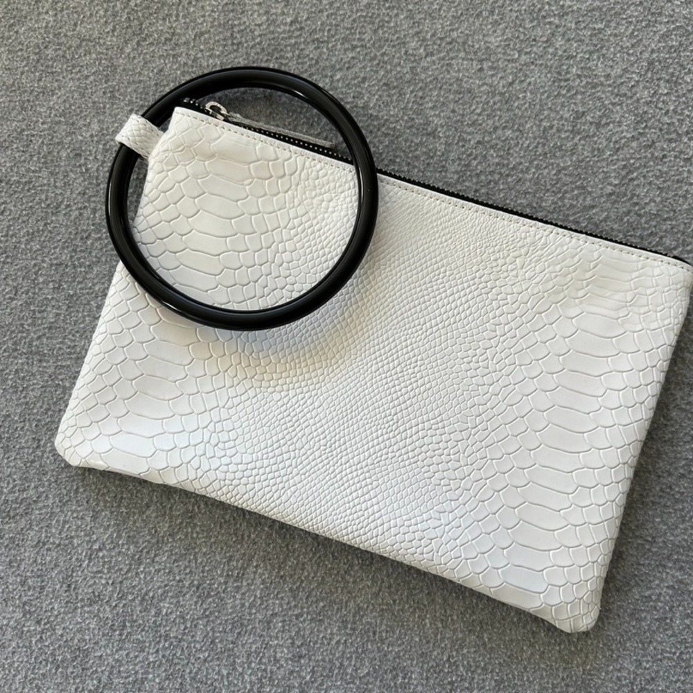 Oliveve Murphy Clutch Bag Small White Leather Snake Embossed Ring‎ Wristlet